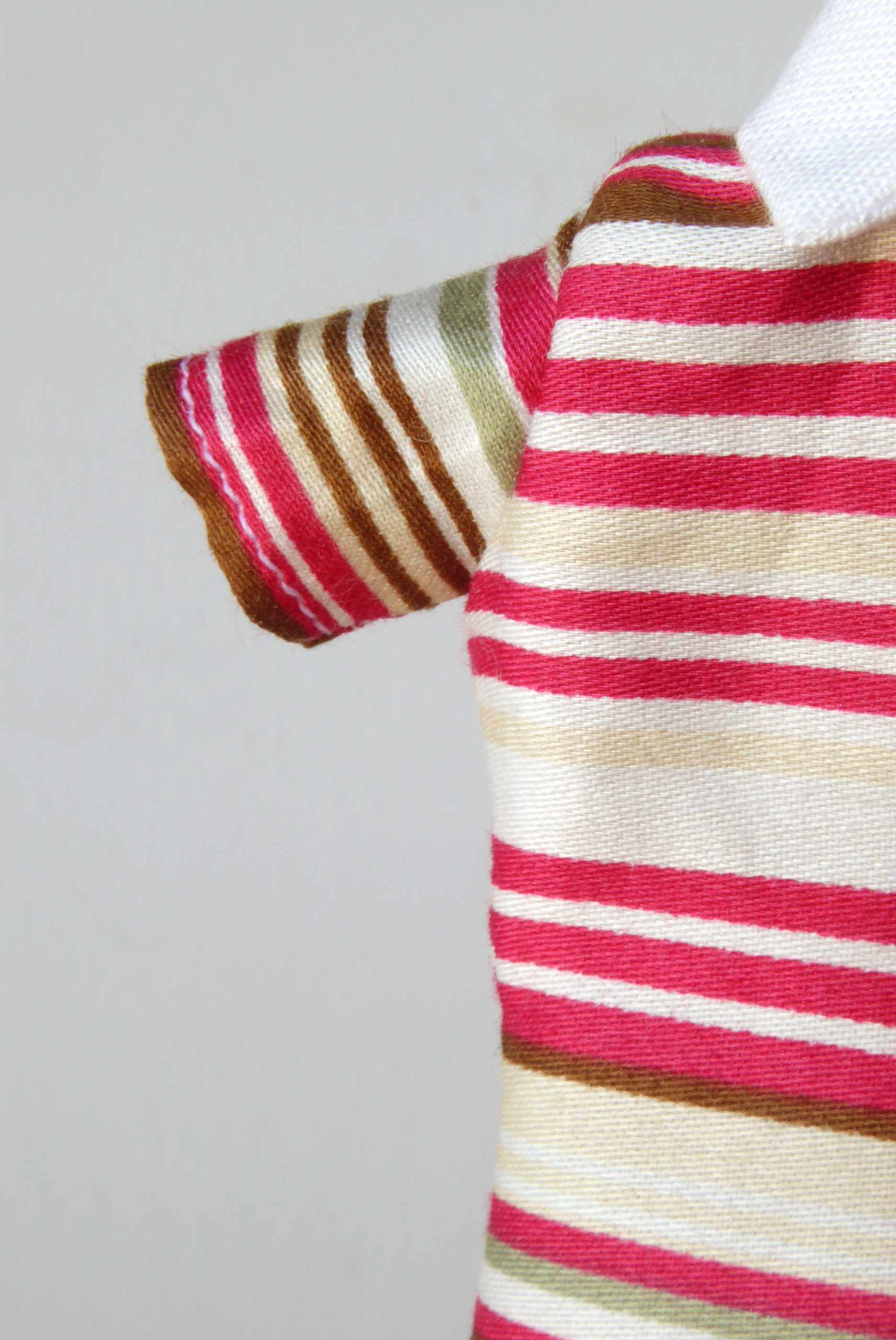 Striped short shift dress Poppy Barbie Julho 2025 (3)